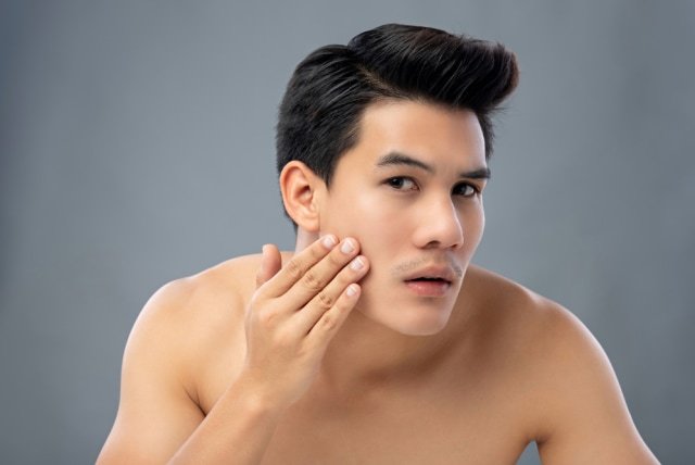 Mengatasi Wajah Berminyak Pria: Tips Efektif dan Solusi Modern