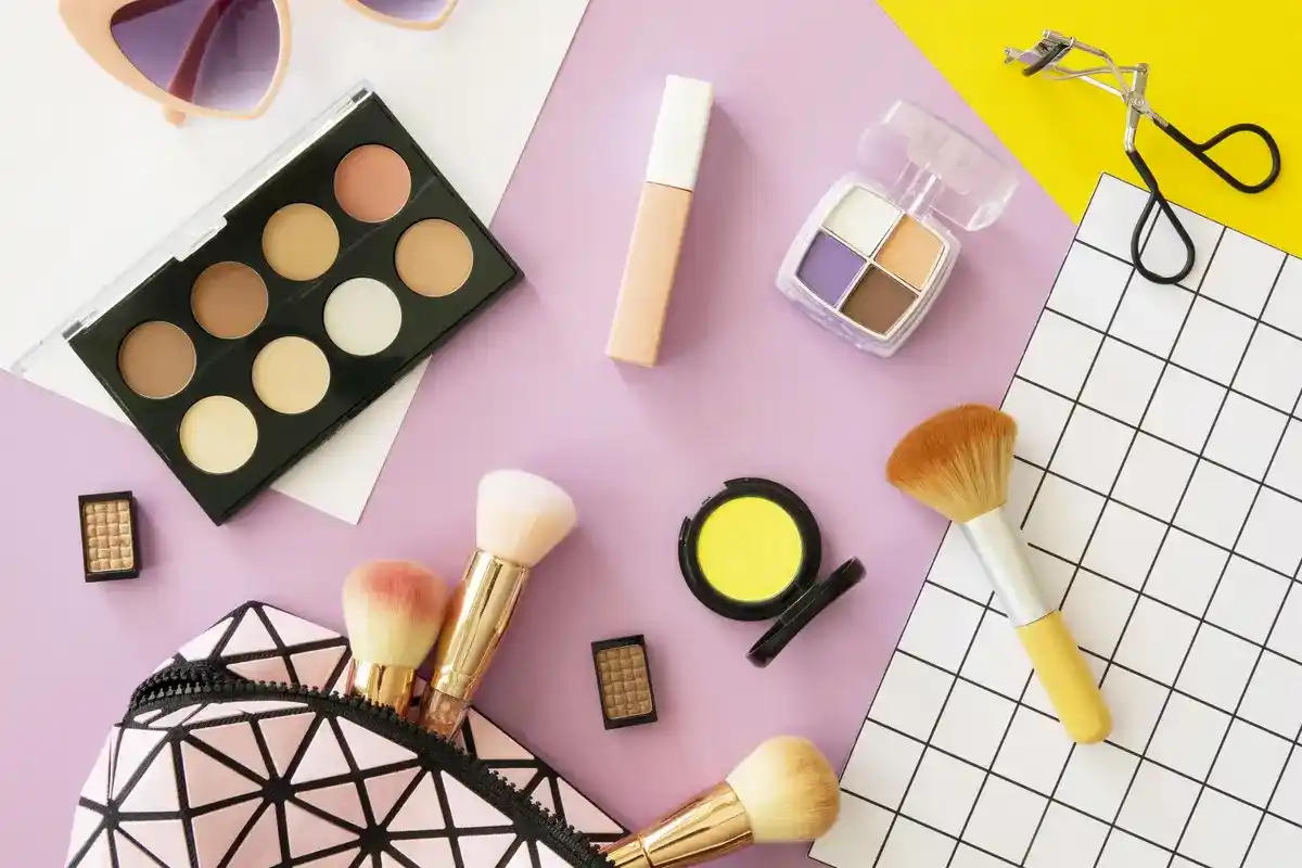 Tren Makeup 2025: Warna, Teknik, dan Produk yang Bakal Dominasi Dunia Kecantikan