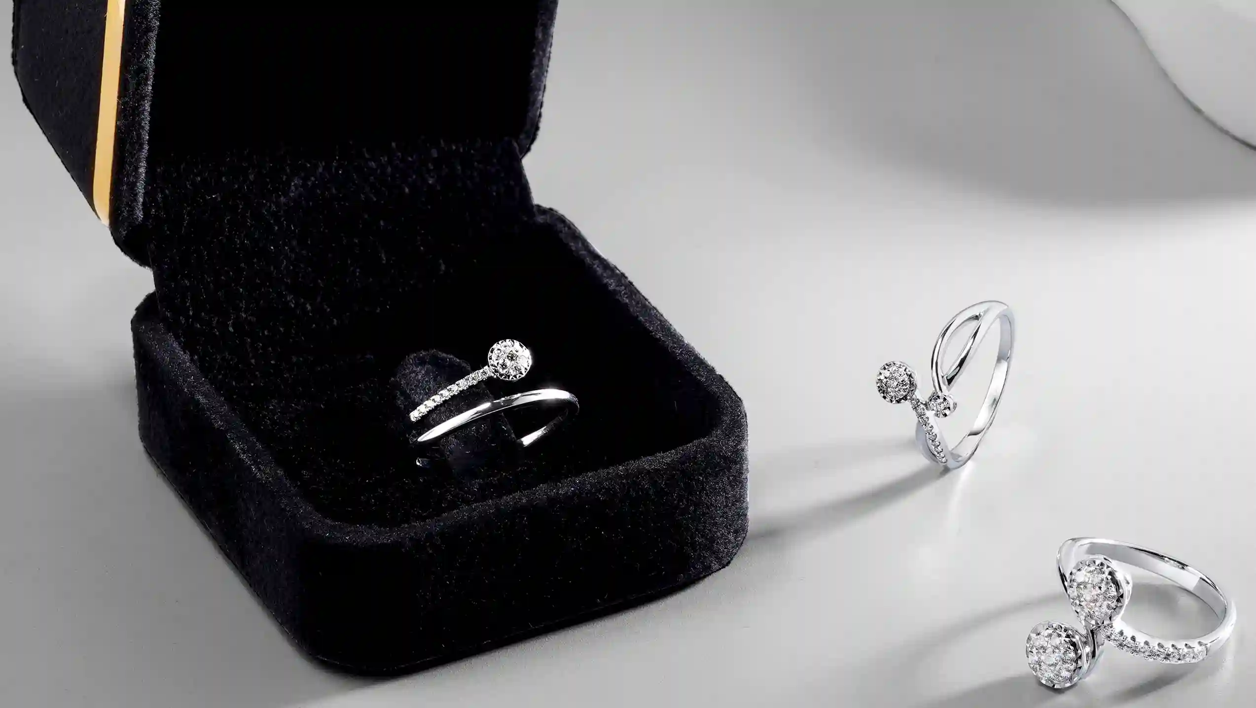 Tren Cincin Fashion 2025: Gaya Pria dan Wanita yang Paling Dicari